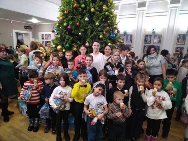 450 детей посетили новогоднее представление в ТЮЗ им. А. Вампилова